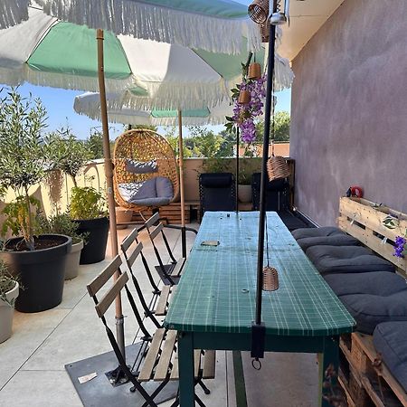 Joli Studio Le Clos D'Aix Avec Grande Terrasse Piscine Et Parking Gratuit Экс-ан-Прованс Экстерьер фото